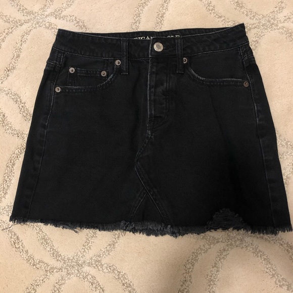American Eagle Black Denim Skirt - Picture 1 of 2
